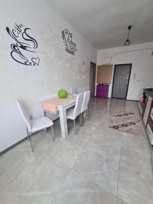 Mural Art Apartament Petrosani Bagian luar foto